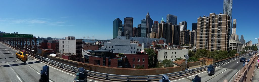 Vista del skyline de Manhattan desde el propio puente de Brooklyn.